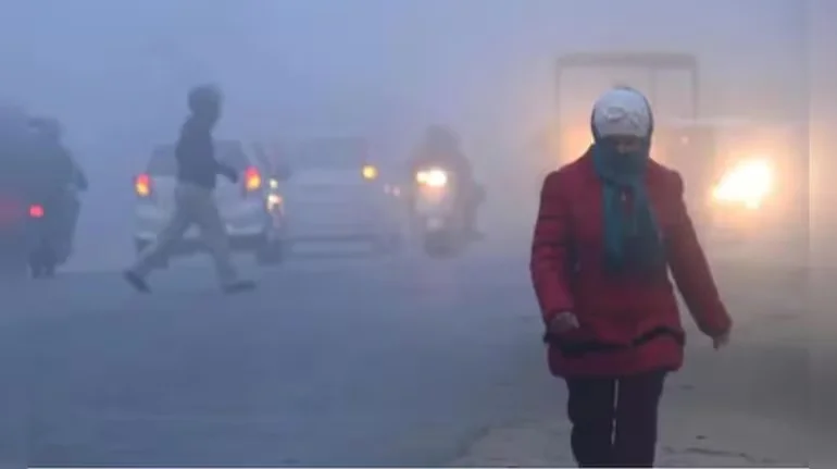 IMD Weather Update: उत्तर भारत में शीतलहर का प्रकोप… दिल्ली, यूपी में ठंड से हाल बेहाल, 3 प्रदेशों में तो बारिश का अलर्ट IMD Weather