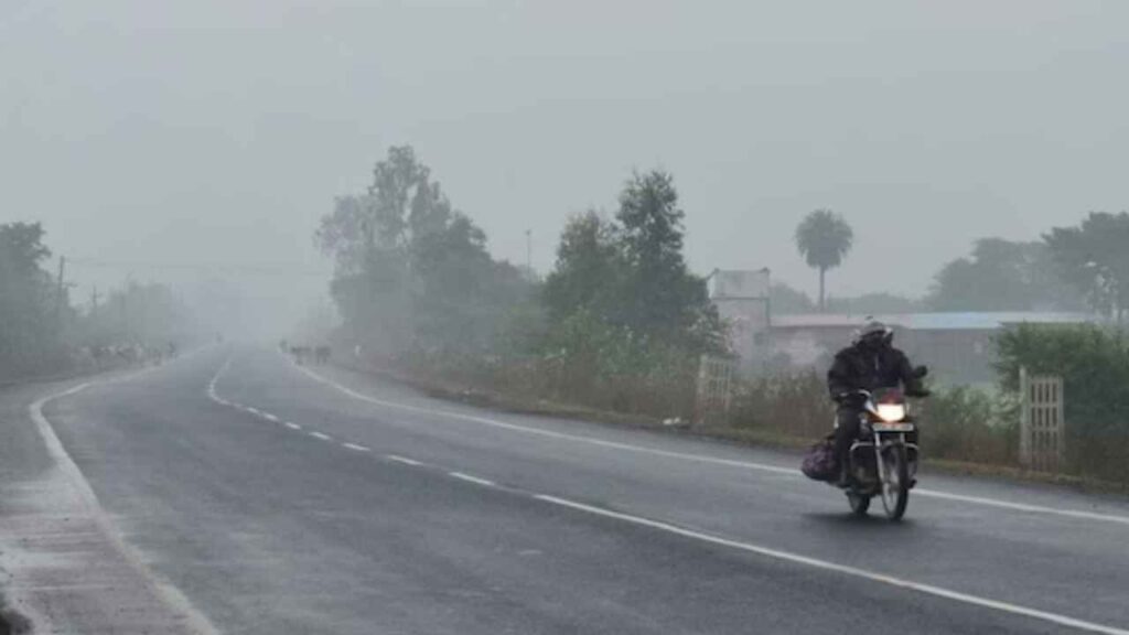 CG Weather Update: छत्तीसगढ़ में सर्दी का सितम! 20 से ज्यादा शहरों में तापमान 10 डिग्री से नीचे, अंबिकापुर में पारा 4.6 डिग्री दर्ज छत्तीसगढ़