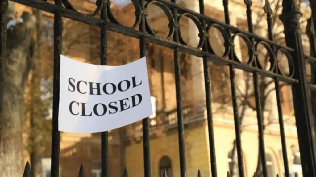 CG School Closed: 10 जनवरी तक इस जिले में स्कूल रहेंगे बंद, कलेक्टर ने जारी किया आदेश, जानें वजह स्कूल